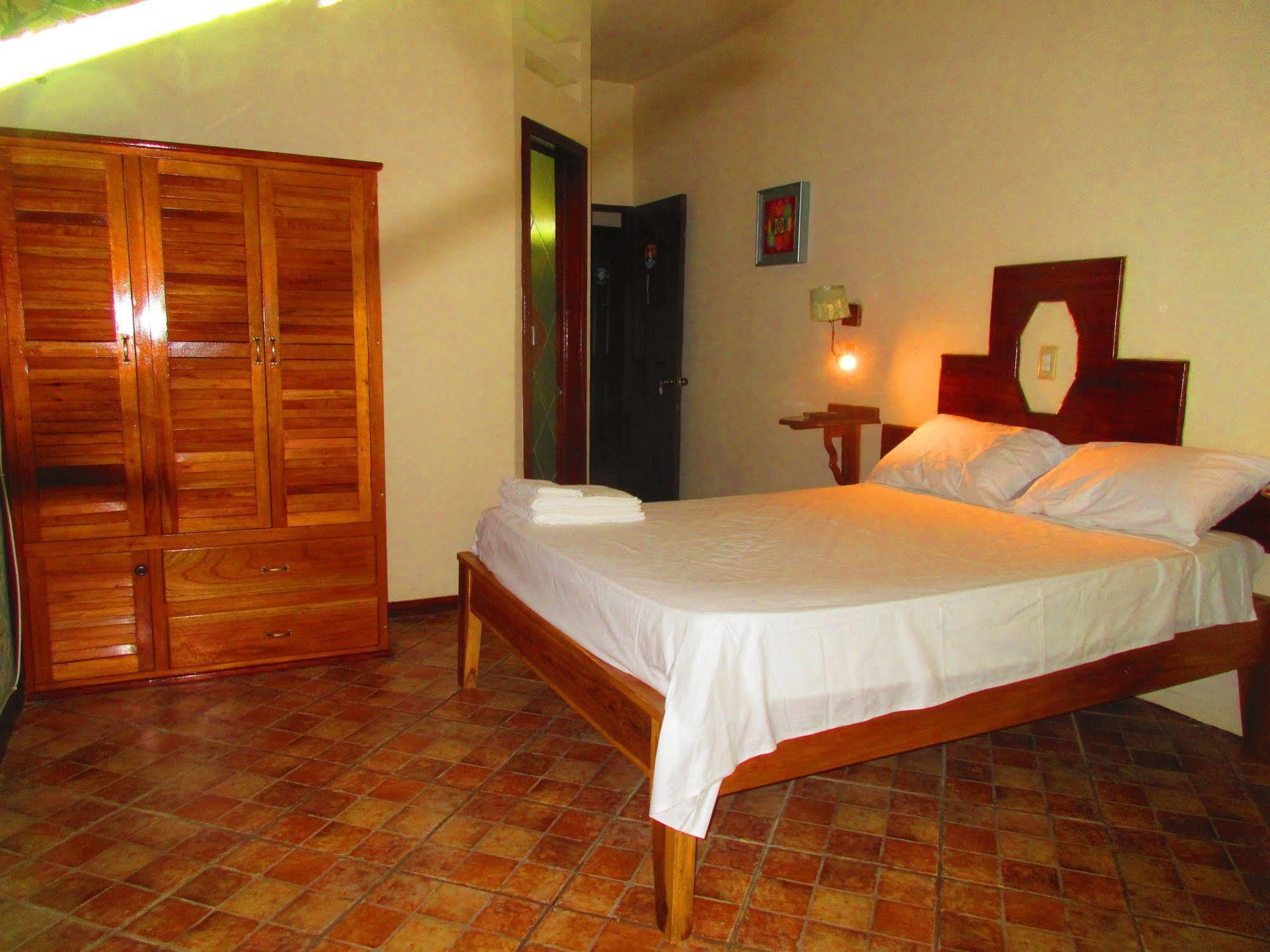 Los Balcones Over The Sea Hotel Bocas del Toro Экстерьер фото